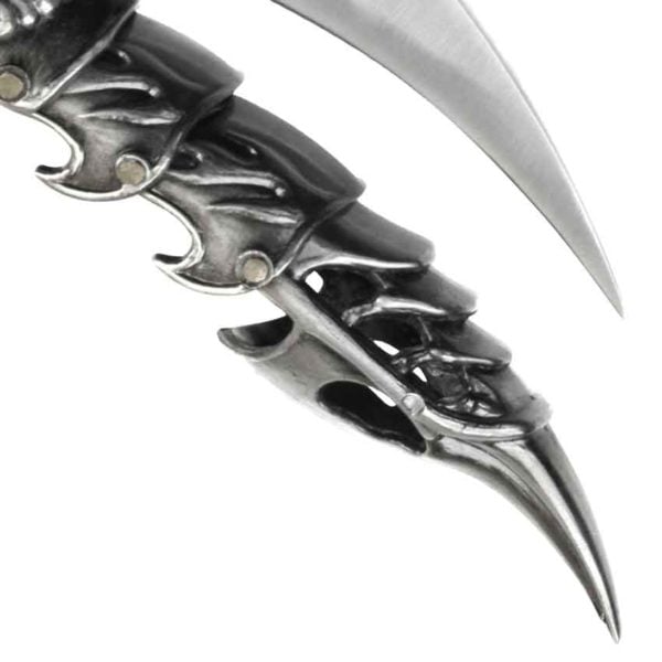 Silver Bladed Finger Armor