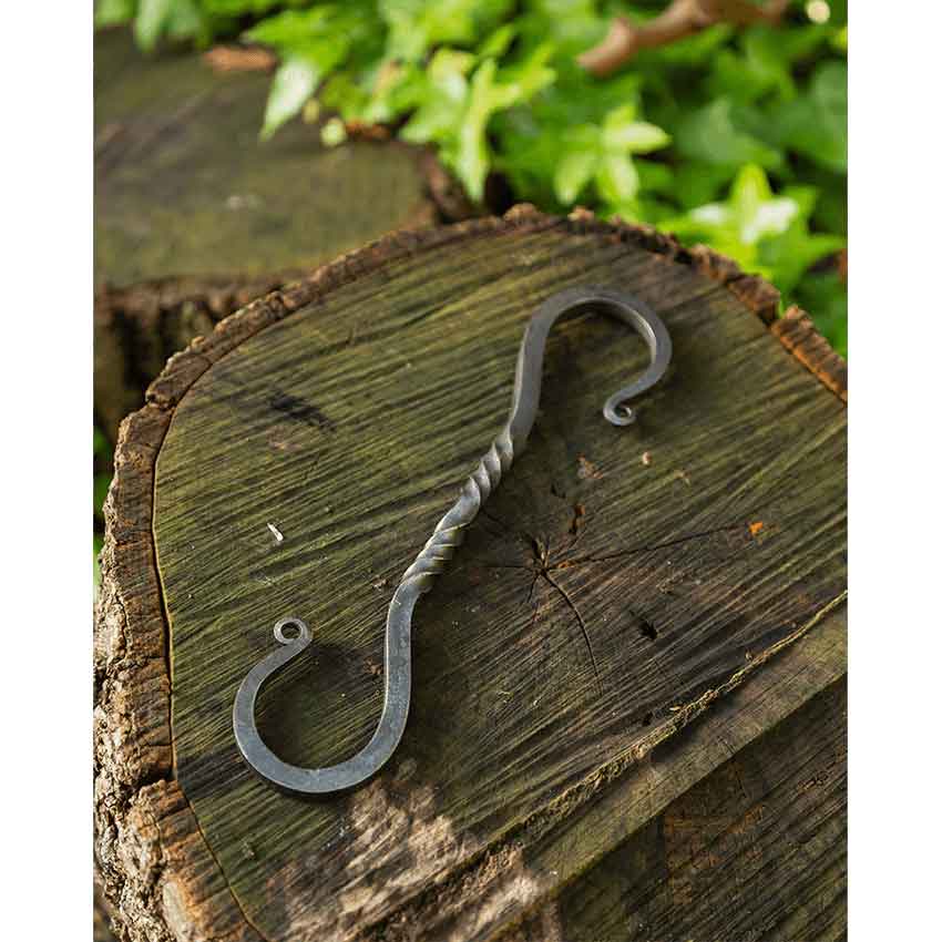 Gudrun Twisted Iron Hook