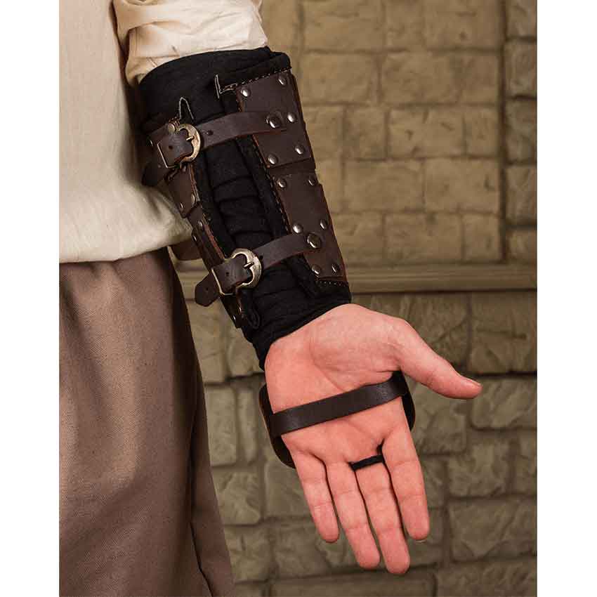 『HER LEATHER BRACE BLACK』 Amazon.com: LDZDGD Viking Leather Bracers, Embossed Norse
