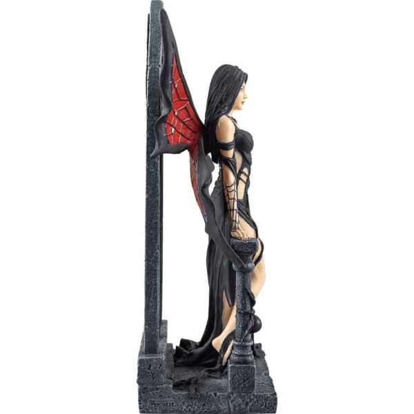 Aracnafaria Statue
