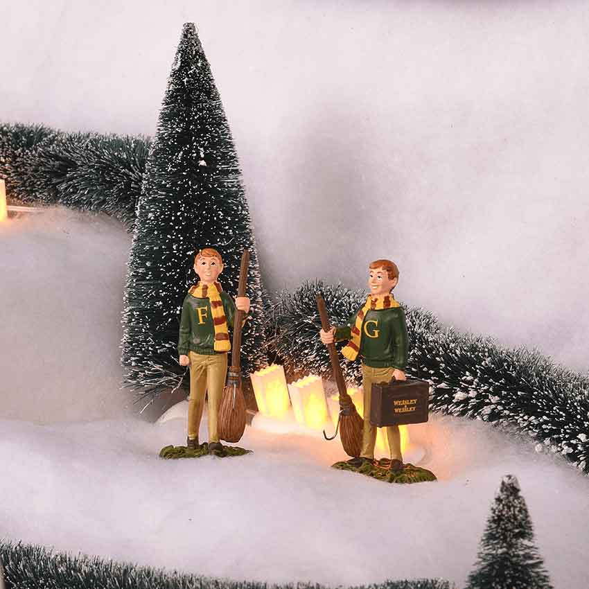 Harry Potter Village Fred & George Weasley 6003332 – Department 56 Official  Site