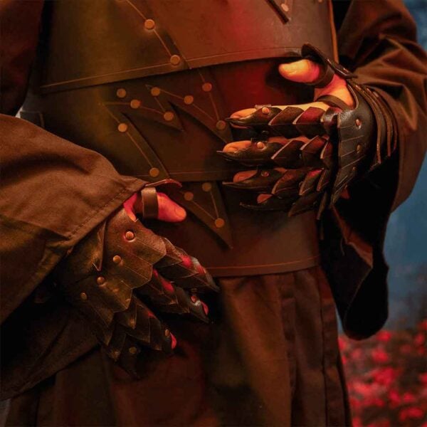 Clawed Leather Gauntlets