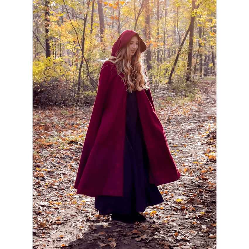 Gesa Embroidered Cloak with Clasp - Red