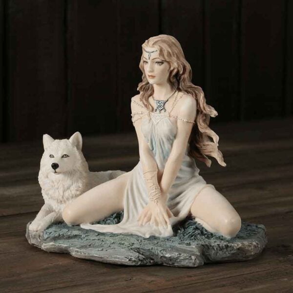 Call Of The Wild Wolf Statue