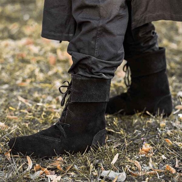 Aurin Cuffed Medieval Boots - Black
