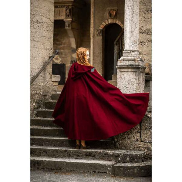 Tjark Wool Cloak with Wolf Clasp - Red