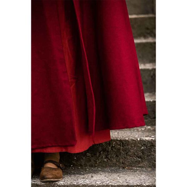 Tjark Wool Cloak with Wolf Clasp - Red